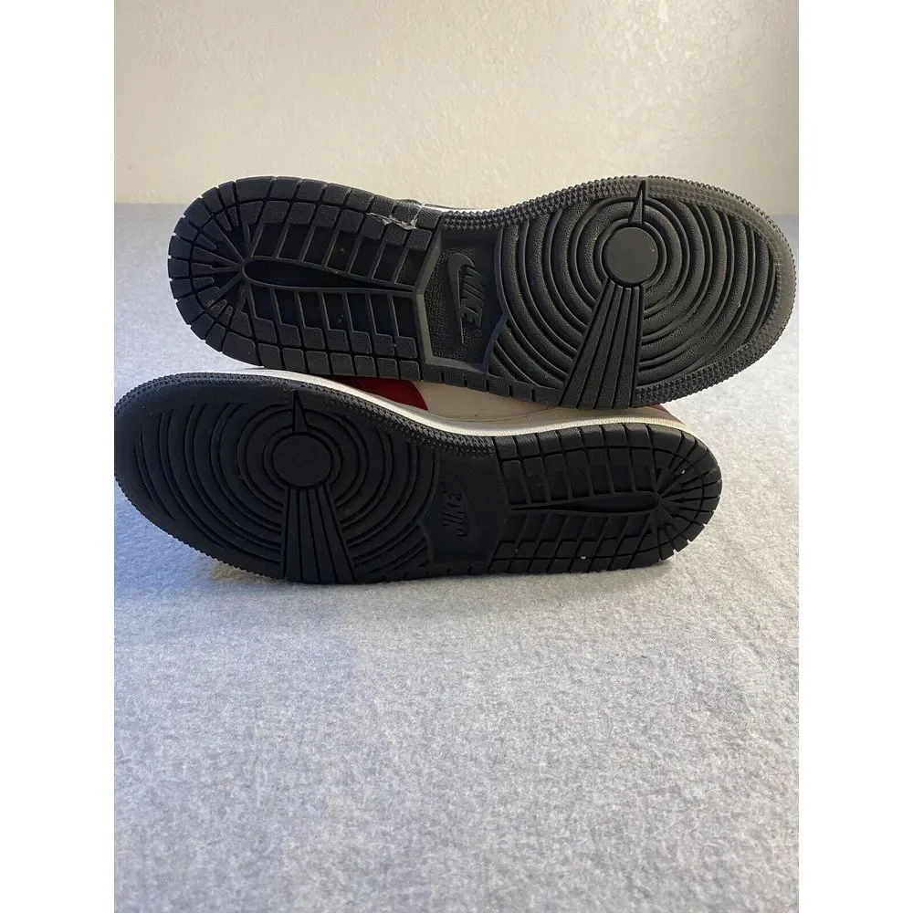 Size 6.5 - Jordan 1 Mid Chicago Black Toe 554724-069‎